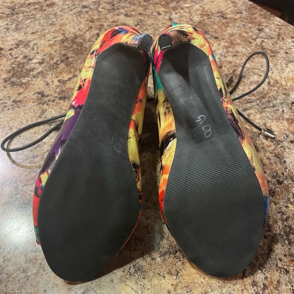 Size 6 candies multicolor heels - Picture 4 of 4
